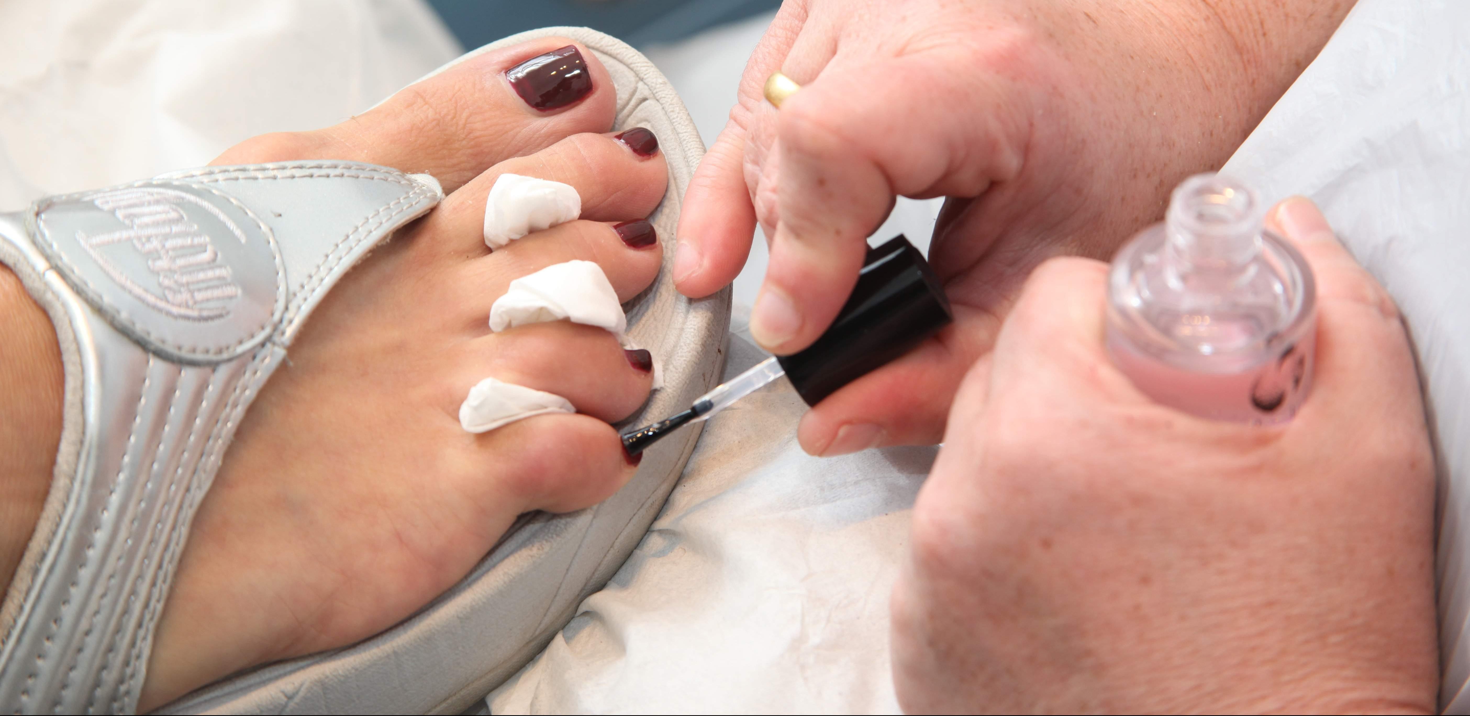 The Difference Between Nail Bars and Podiatry Services
